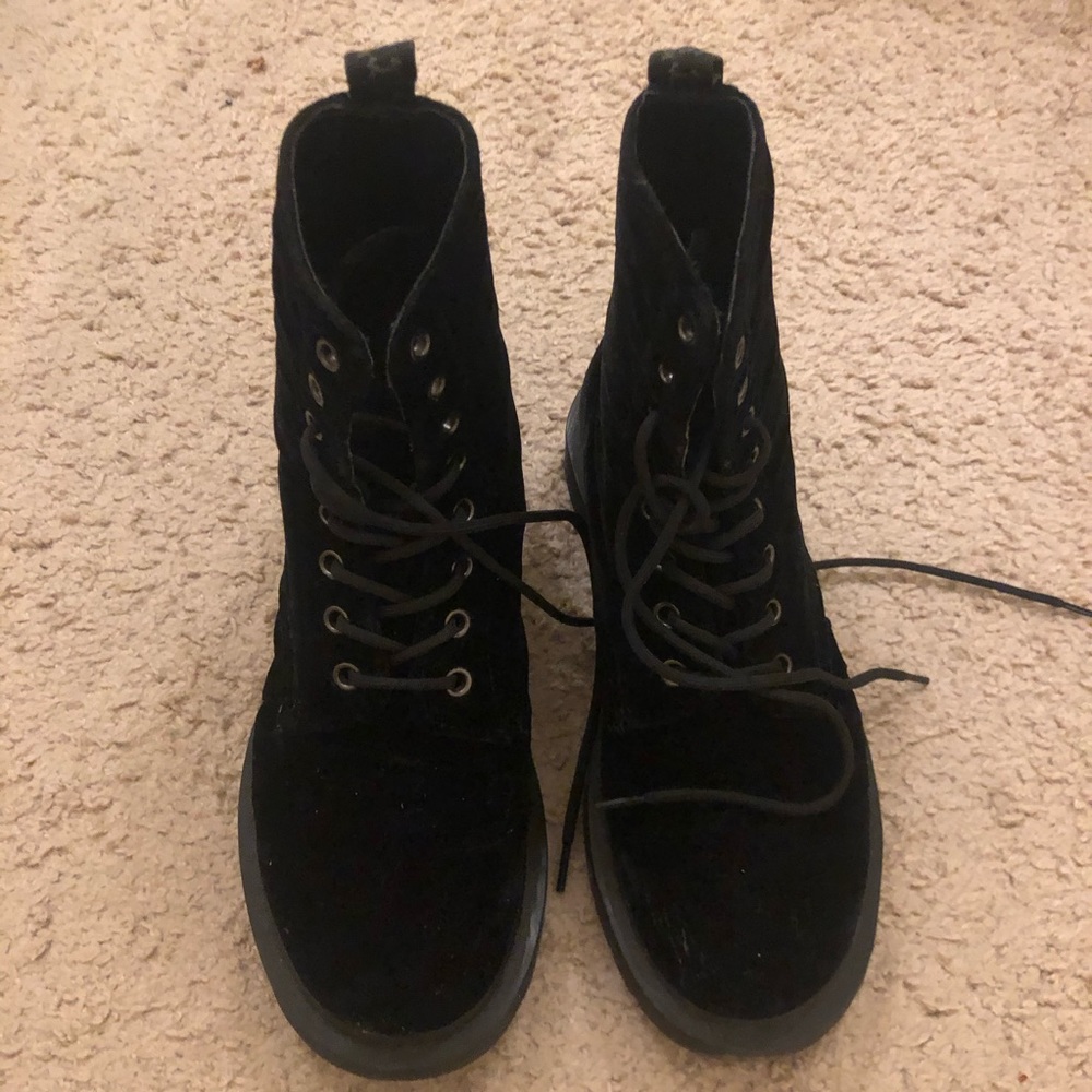 Dr. Martens Black Boots with velvet finish
